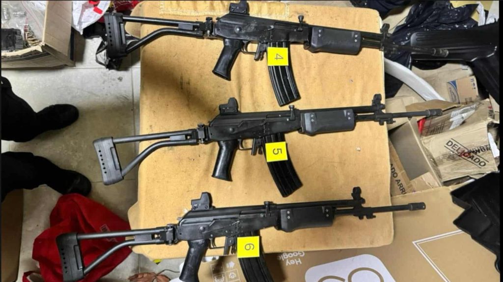 Incautan arsenal de guerra en operativo contra crimen transnacional en Medellín, Antioquia