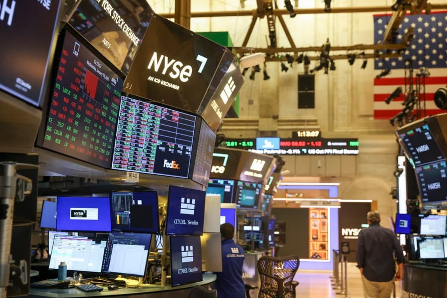 Wall Street abre en rojo tras el nuevo cruce de ataques entre Estados Unidos e Irán
