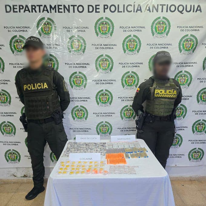 Hallan bolsa abandonada con marihuana, cocaína y base de coca en Yolombó, Antioquia