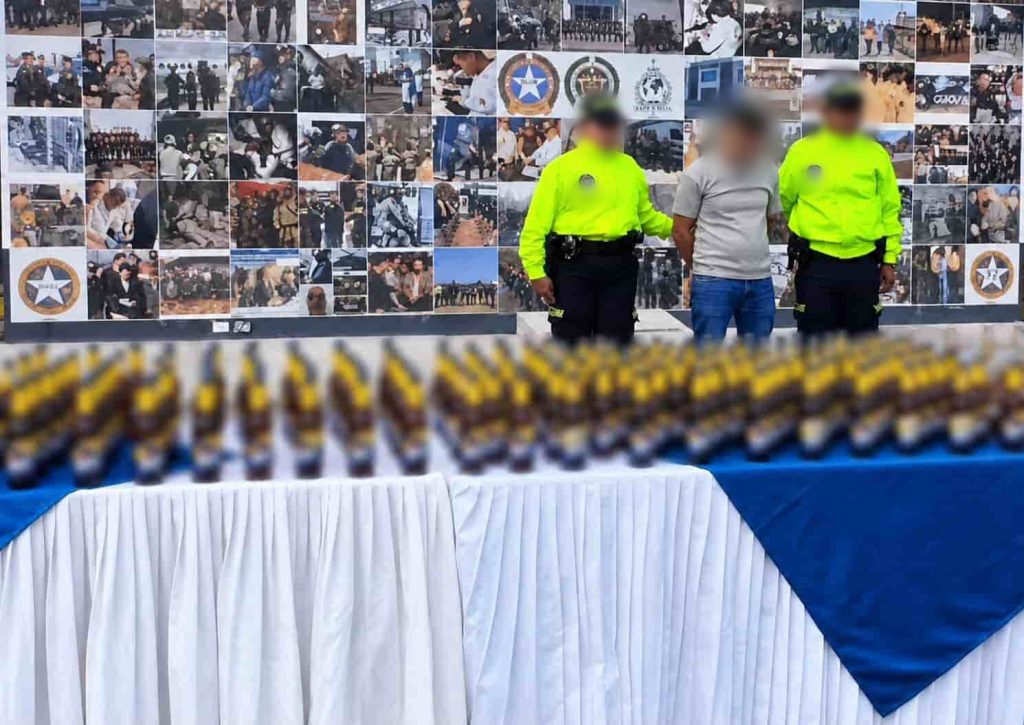 Dos capturados por licor y medicamentos adulterados en Bogotá y Barranquilla