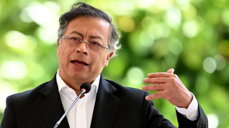 Petro rechaza alerta por $4,2 billones faltantes en Colpensiones y lanza advertencia sobre la economía en 2027
