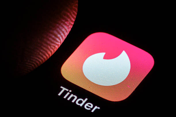 Un romance en Tinder desata alerta de espionaje ruso en una base estratégica de la OTAN