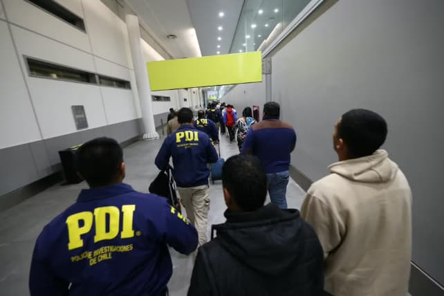 Chile expulsó a 21 colombianos en vuelo con 56 migrantes: uno era requerido por hurto