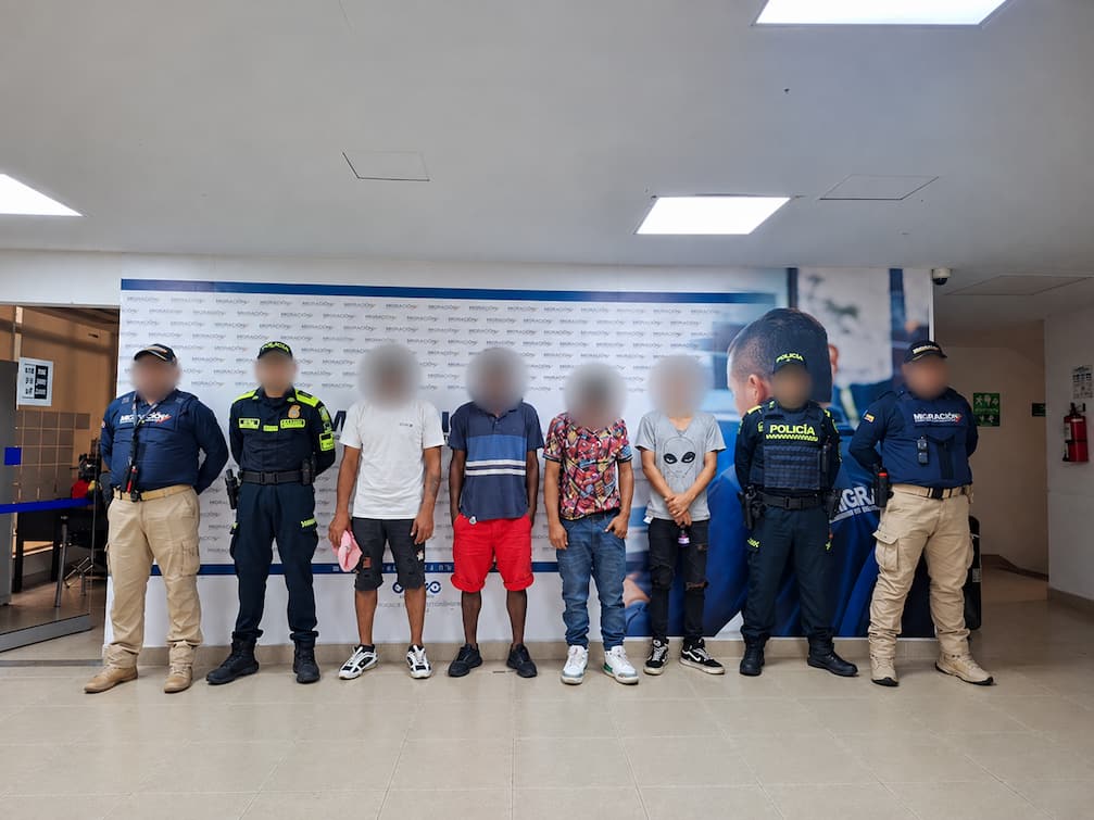 Expulsan del país a cuatro extranjeros tras cumplir penas por delitos en Colombia